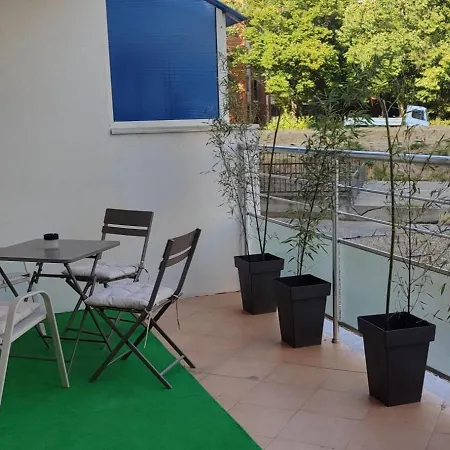 Wellnest Self Check-in & Parking I Moderan, Miran Radni Kutak