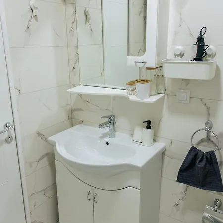 Wellnest Self Check-in & Parking I Moderan, Miran Radni Kutak