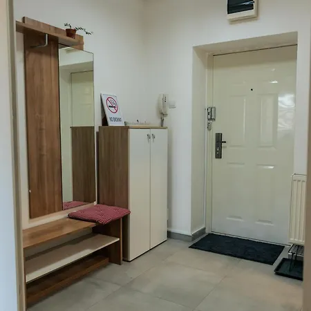 Wellnest Self Check-in & Parking I Moderan, Miran Radni Kutak *