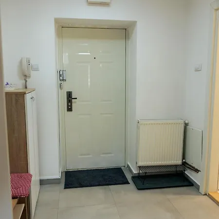 Wellnest Self Check-in & Parking I Moderan, Miran Radni Kutak * Ni