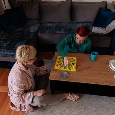 Wellnest Self Check-in & Parking I Moderan, Miran Radni Kutak * Ni